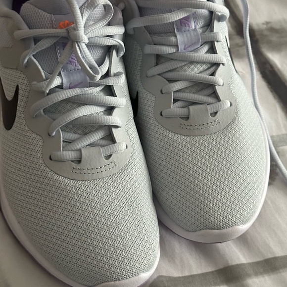 Brand new Nike, never worn - Picture 5 of 5